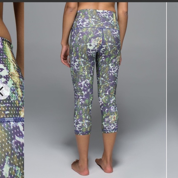 Lululemon Wunder Under Crop Full-On Luxtreme Floral Sport White Multi - Picture 2 of 7